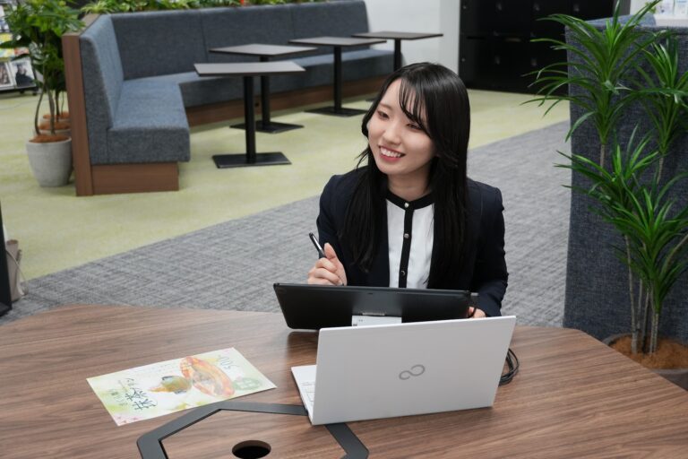【新卒3年目】<br>1年目で“老舗純喫茶×アニメコラボ”を実現<br>―苦手も、好きも、どちらも伸ばせる環境とは―